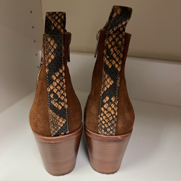 Dolce Vita Suede boots - Picture 3 of 5